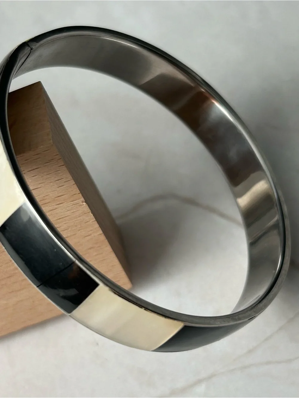 N/A sleek metal
